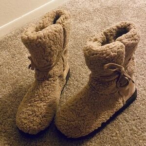 Muk Luks Clementine Boots Size 8